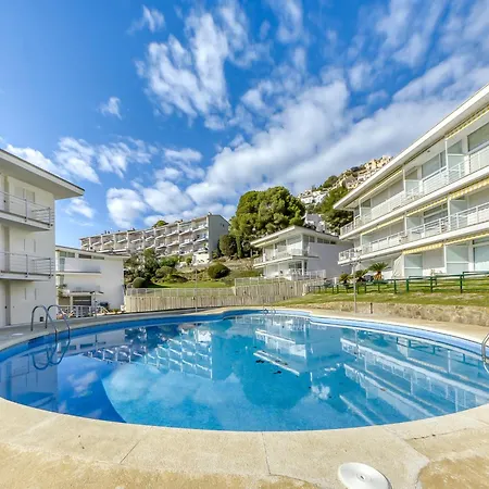 Apartment With View Montjoi